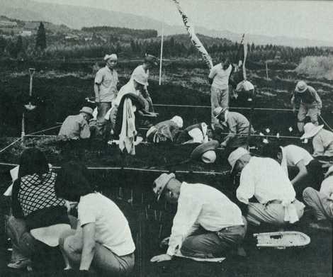 話題呼ぶ縄文時代の住居跡