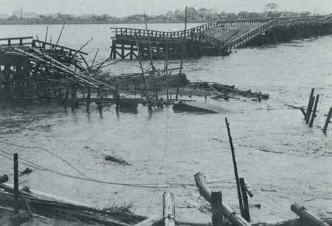 流失寸前の舞鶴橋