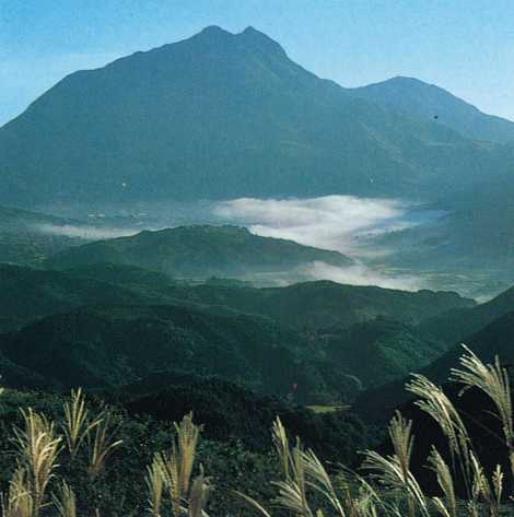 由布岳（ゆふだけ）　(1,584m)