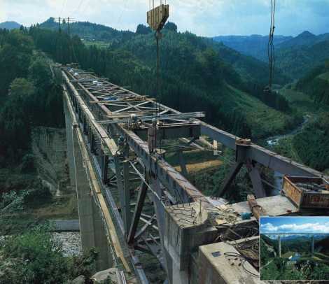 建設中の「合ヶ瀬大橋」（県道九重野荻線）