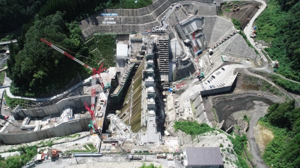 　ダム　建設　工事　建設中ダム　流水型ダム　造成アバットメント　大分県　九州