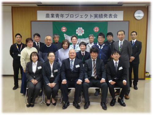 青年農業者、指導農業士、関係機関との集合写真（令和６年１２月１０日撮影）