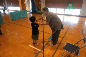 生涯スポーツ協会指導者等派遣事業（スポーツウェルネス吹矢）の様子