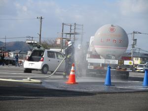 消防　噴霧の様子