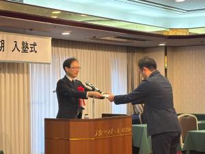 入塾許可書授与の様子