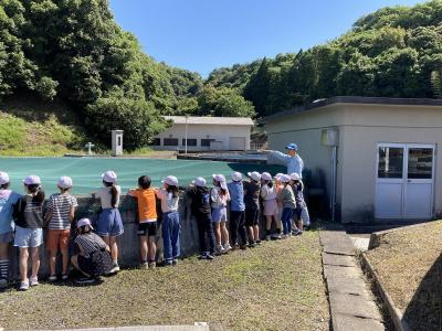 施設見学の様子１